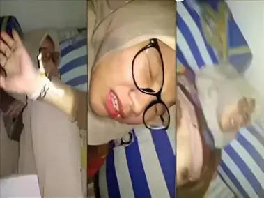 Bokep Indo Memek Tembem SMA Hijab Kacamata